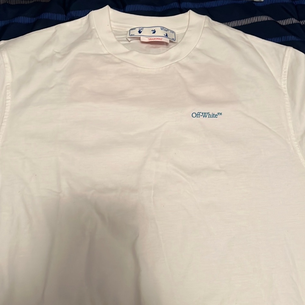 Brand new off white arrow t shirt paid 445 only want 360 for it